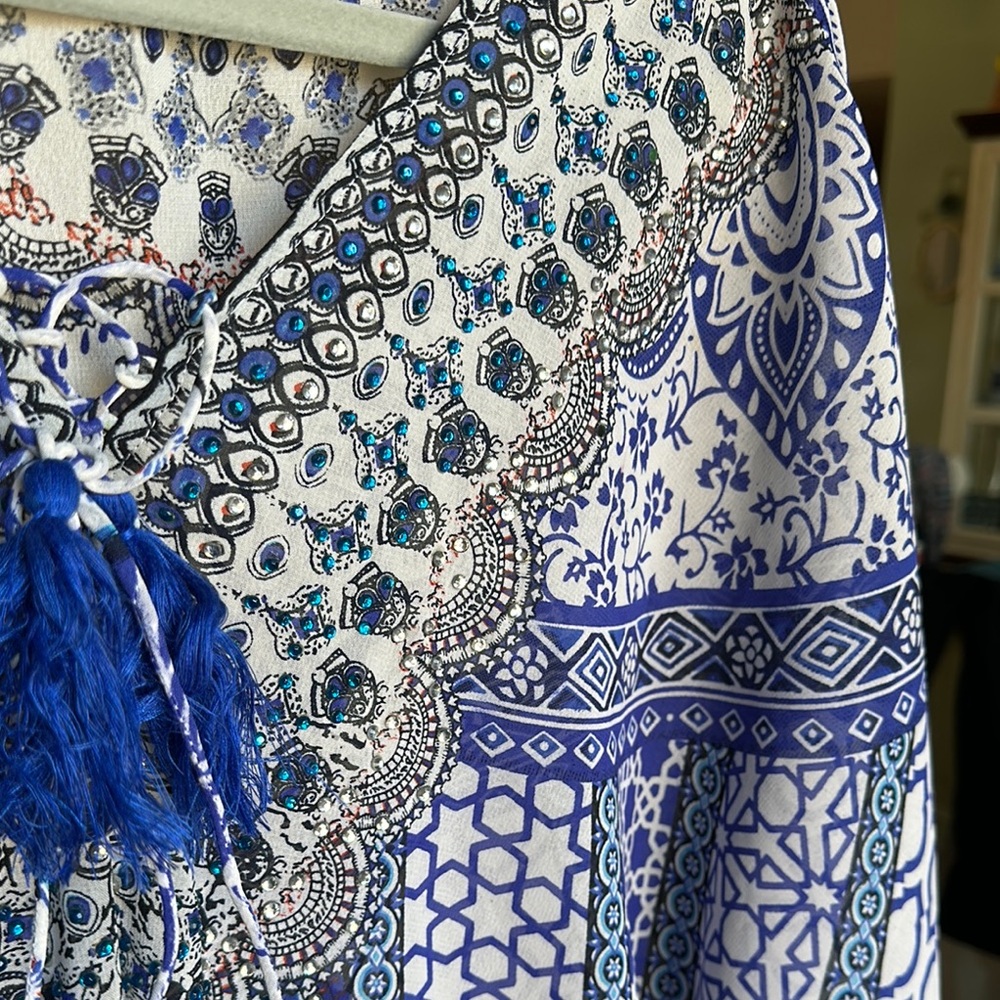 Blue and White Patterned Tunic - Picture 2 of 7